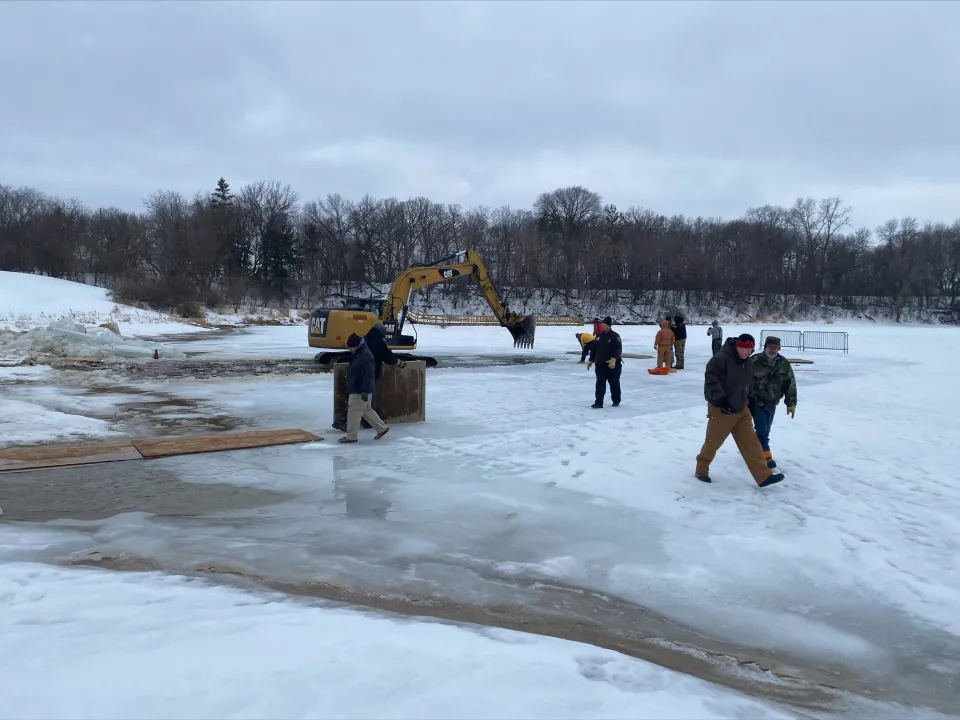 STS crew Polar Plunge ​Set up