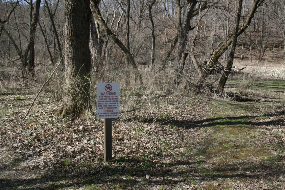No dogs warning sign at Oxbow Park