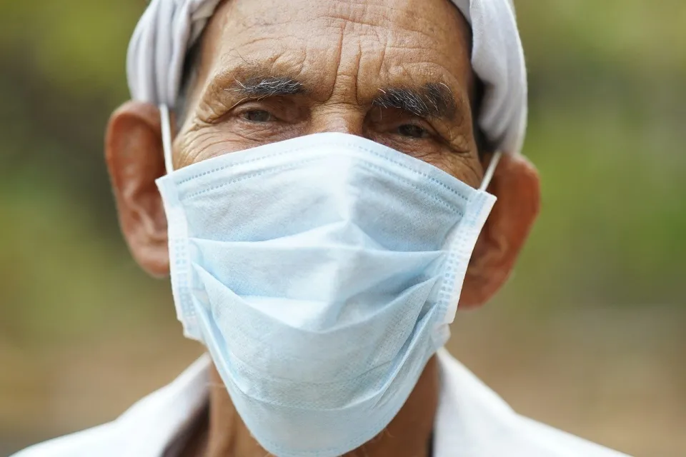 Man wearing a face mask