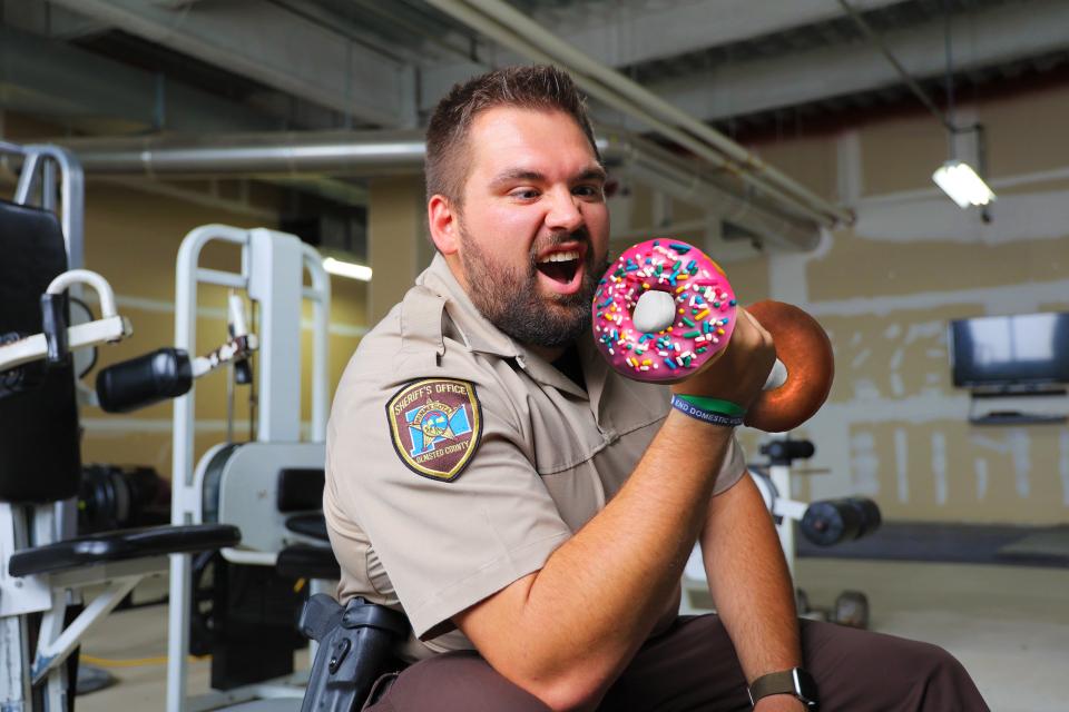 Deputy doing curls with a donut dumbbell.